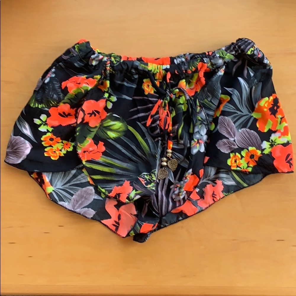 Maui floral shorts!